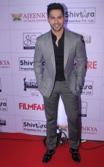 Varun Dhawan at the Red Carpet of _Ajeenkya DY Patil University Filmfare Awards (Marathi) 2014__5652e06f800b1.JPG