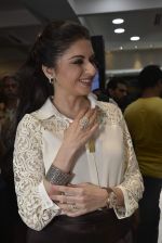 Bhagyashree at Shaheen Abbas collection launch in Gehna Store on 24th Nov 2015 (198)_56555ec39bf61.JPG