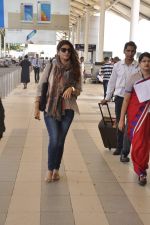 Twinkle Khanna snapped at airport  on 24th Nov 2015 (6)_56555dfb1b957.JPG