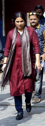 Vidya Balan on loction in Kolkata on 24th Nov 2015 (9)_56555e0858839.jpg