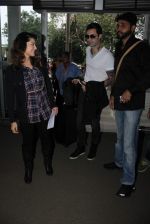 Sunny Leone snapped at airport on 25th Nov 2015 (19)_5656b3872aeed.JPG