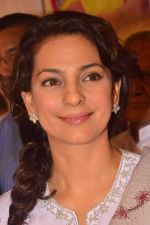 Juhi chawla at blood donation camp on 26th Nov 2015 (6)_5658085043c9a.jpg