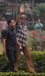 Amitabh Bachchan on location in Kolkata on 1st Dec 2015 (3)_565e94adf21ef.jpg