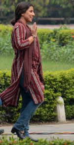 Vidya Balan on location in Kolkata on 1st Dec 2015 (2)_565e94c3d38cc.jpg