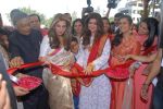 Dimple Kapadia, Twinkle Khanna inaugurates RANKA jewelllers 10th showroom at Baner , Pune on 3rd Dec 2015 (8)_566066b7ac6c8.jpg