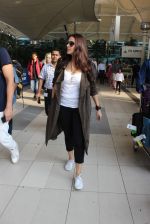 Neha Dhupia snapped at airport on 2nd Dec 2015 (30)_56605b34d68f6.JPG