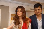 Twinkle Khanna inaugurates RANKA jewelllers 10th showroom at Baner , Pune on 3rd Dec 2015 (40)_566066be91c54.jpg