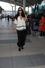 Neha Dhupia snapoped at airport on 7th Dec 2015 (36)_566693c329a37.JPG