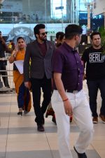 Anil Kapoor snapped at airport on 8th Dec 2015 (5)_5667c2688523b.JPG