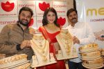 MANNARA CHOPRA IN SIZZLING RED LAUNCHES VADDANAM & UNCUT DIAMOND MELA AT MANEPALLY JEWELLERS (21)_56690ccec762e.jpg