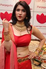 MANNARA CHOPRA IN SIZZLING RED LAUNCHES VADDANAM & UNCUT DIAMOND MELA AT MANEPALLY JEWELLERS (39)_56690cef2ee19.jpg