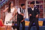 Kriti Sanon, Varun Dhawan with Team Dilwale on the sets of Comedy Nights With Kapil on 10th Dec 2015(18)_566a812cded69.JPG