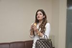 Raveena Tandon meets her school teachers and her favourite vada pav from the canteen on 10th Dec 2015 (30)_566a8897a73e5.JPG