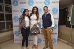Raveena Tandon meets her school teachers and her favourite vada pav from the canteen on 10th Dec 2015 (32)_566a8898b77f1.JPG
