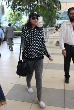 Sonakshi Sinha snapped at Airport on 10th Dec 2015 (31)_566a89c8b8895.JPG