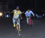 salman Khan snapped on cycle on 10th Dec 2015 (2)_566a88a7c9717.JPG