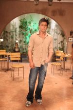 Shahrukh khan at the shoot of the special episodes of Zee TV shows1 (1)_566bd4d3323c3.JPG