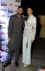 Deepika Padukone and Ranveer Singh at Filmfare Awards press meet on 12th Dec 2015 (14)_566d2b77f263c.jpg