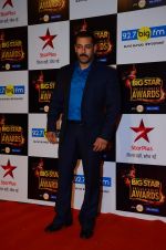 Salman Khan at Big Star Awards in Mumbai on 13th Dec 2015 (179)_566eb2fd65dbd.JPG