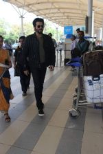 Anil Kapoor snapped at airport on 14th Dec 2015 (36)_566fd363b4e62.JPG