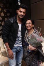 Usha Kanwarpal,Mrunal Jain at Bikramjeet_s bday bash for mom on 14th Dec 2015_566fd44f233c4.jpg