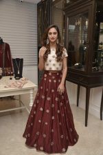 Krystle D_Souza at Payal Singhal and Moksh Jewellery preview on 17th Dec 2015 (28)_56739cd704f63.JPG