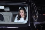 Alia Bhatt at SRK bash for Dilwale at his home on 18th Dec 2015 (3)_56755774ec441.JPG