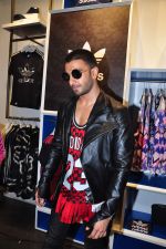 Ranveer Singh at adidas store on 19th Dec 2015 (36)_567696790a428.JPG