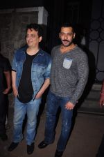 Salman Khan snapped in a rick post dinner with father and Sajid Nadiadwala on 20th Dec 2015 (21)_5677df263340d.JPG