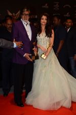 Aishwarya Rai Bachchan, Amitabh Bachchan at the red carpet of Stardust awards on 21st Dec 2015 (1392)_567941eada274.JPG