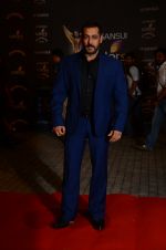 Salman Khan at the red carpet of Stardust awards on 21st Dec 2015 (1137)_567953353c0f8.JPG