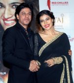 Shahrukh Khan and Kajol in Kolkatta for Dilwale promotions on 22nd Dec 2015 (8)_567a577108bb4.jpg