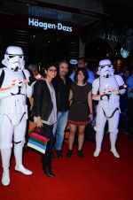 Aamir Khan, Kiran Rao at Star Wars premiere on 23rd Dec 2015 (28)_567ba8352966b.JPG