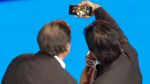 srk takes selfie with mukesh ambani at jio launch (5)_568389969bccb.jpg