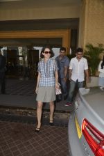 Kangana Ranaut snapped as she leaves JW Marriott after a family brunch on 31st Dec 2015 (6)_56869a6f5c6a6.JPG