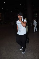 Arjun Kapoor snapped at airport on 2nd Jan 2016(116)_5688fe896c83a.JPG