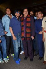 Shahrukh Khan, Shatrughan Sinha snapped at airport on 2nd Jan 2016 (84)_5688ff54c38d3.JPG