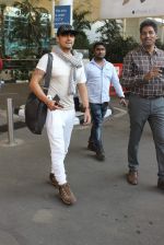 Sonu Nigam snapped at airport on 4th Jan 2016 (33)_568b70fd431f8.JPG