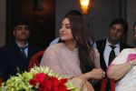 Sonakshi Sinha at Shatrughan Sinha_s Book Launch on 6th Jan 2016 (18)_568e156248892.jpg