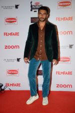 Ranveer Singh at Filmfare Nominations red carpet on 9th Jan 2016 (349)_569397c48dbbc.JPG