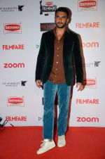 Ranveer Singh at Filmfare Nominations red carpet on 9th Jan 2016 (350)_569397c5bd969.JPG