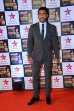Ranveer Singh at Star Screen Awards Red Carpet on 8th Jan 2016 (262)_56935fc780db8.JPG