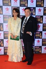 Rishi Kapoor, Neetu Singh at Star Screen Awards Red Carpet on 8th Jan 2016 (321)_56935fe522abb.JPG
