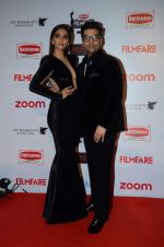 Sonam Kapoor, Karan Johar at Filmfare Nominations red carpet on 9th Jan 2016 (267)_56939987ca3e2.JPG