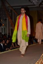 Model walks for Manish Malhotra show for Sahachari Foundation on 14th Jan 2016 (283)_5698f3fed47df.JPG