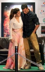 Nimrat Kaur, Akshay Kumar promote Airlift in Kolkata on 14th Jan 2016 (32)_5698eb5f5d0f3.jpg