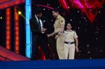 Shahrukh Khan at Umang police show on 19th Jan 2016 (393)_569f6cd60e559.JPG