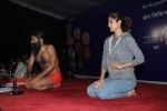 Shilpa Shetty at Baba Ramdev Yoga camp early morning at 6.30 am on 20th Jan 2016 (33)_56a0883203e00.JPG
