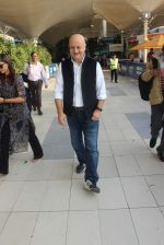 Anupam Kher snapped at the airport on 21st Jan 2016 (42)_56a1ddc6a4291.JPG
