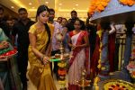 Shriya Saran Launches VRK Silks Showroom on 23rd Jan 2016 (26)_56a4b6a1b1a12.jpg